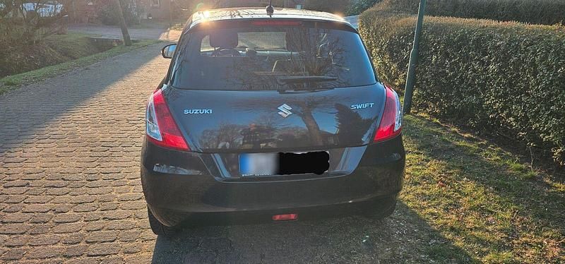 Gebraucht Suzuki Swift Comfort 94 PS (69 kW) 2015 Schwarz Kleinwagen