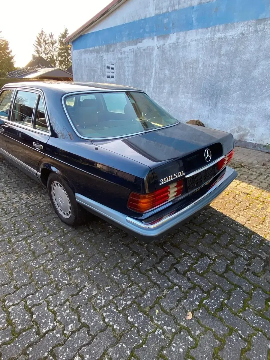 Gebraucht Mercedes 300 147 PS (108 kW) 1987 Blau Limousine