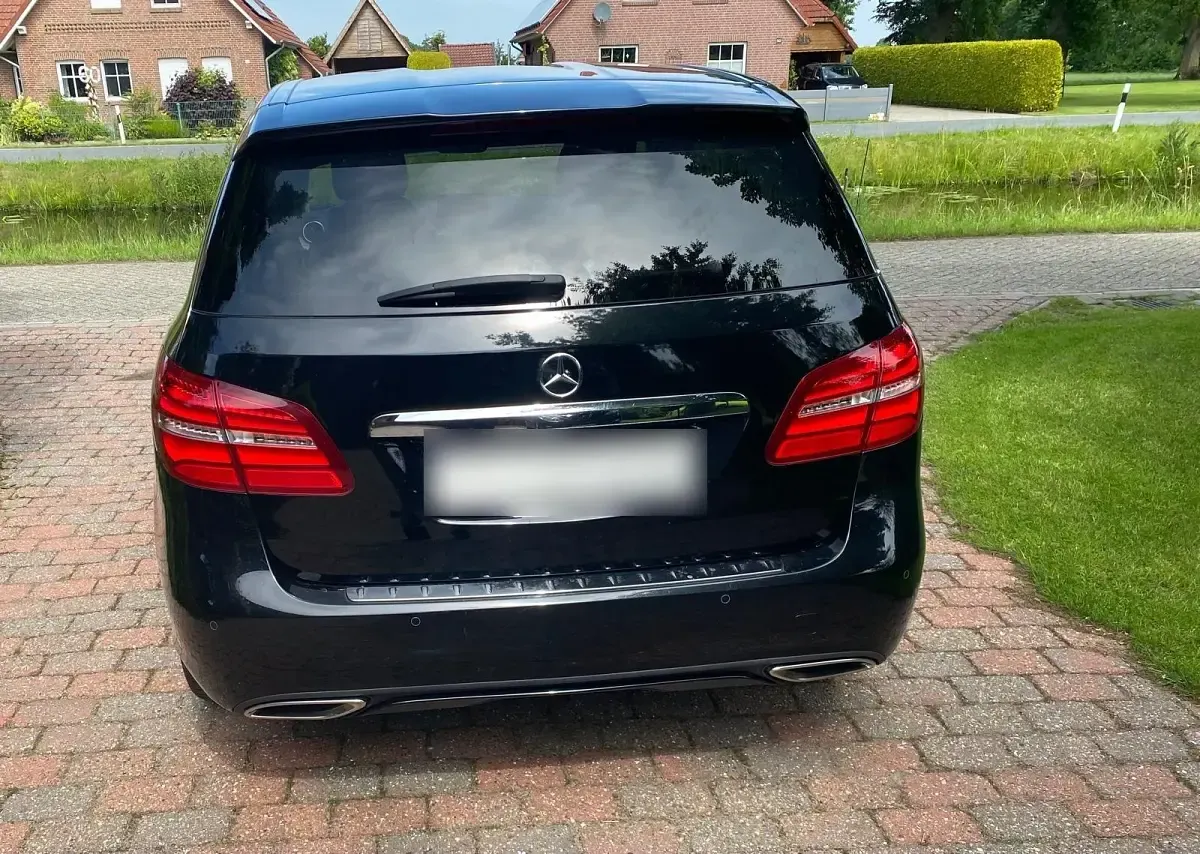 Gebraucht Mercedes B220 Urban 170 PS (125 kW) 2018 Schwarz Kleinwagen
