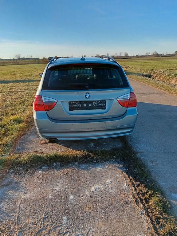 Gebraucht BMW 320 177 PS (130 kW) 2007 Grau Kombi