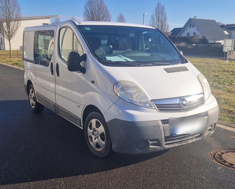 Gebraucht Opel Vivaro 146 PS (107 kW) 2011 Weiß Van / Kleinbus