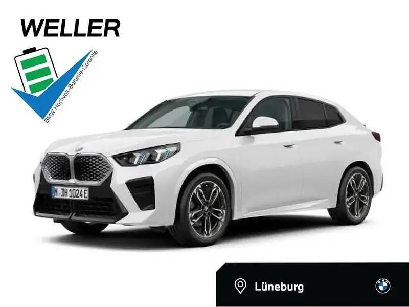 Alpinweiss iii (weiß) Neu 2025 BMW iX2 M Sport SUV | 54.490 € (Fairer Preis) - Bild 1/4