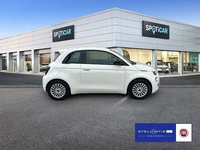 Neu Fiat 500e Red 69 kW (95 PS) 2025 Weiß Limousine