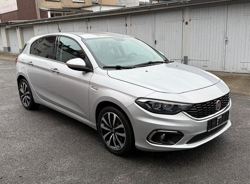 Silber Gebraucht 2016 Fiat Tipo Lounge Limousine | 8.490 € (Fairer Preis) - Bild 1/4