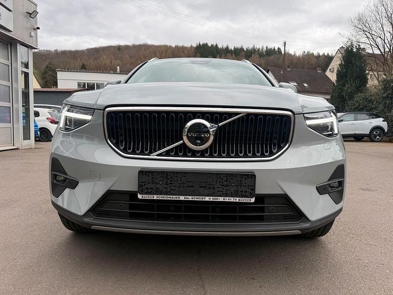 Gebraucht Volvo XC40 Core 163 PS (119 kW) 2025 Vapour grey SUV
