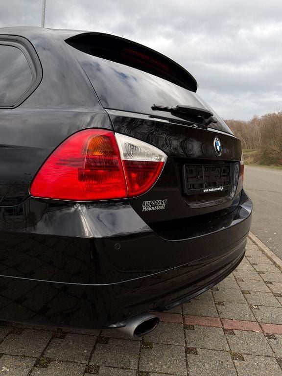 Gebraucht BMW 318 143 PS (105 kW) 2008 Schwarz Kombi