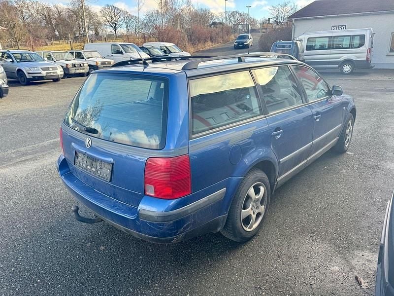 Gebraucht VW Passat Comfortline 101 PS (74 kW) 1998 Blau Kombi