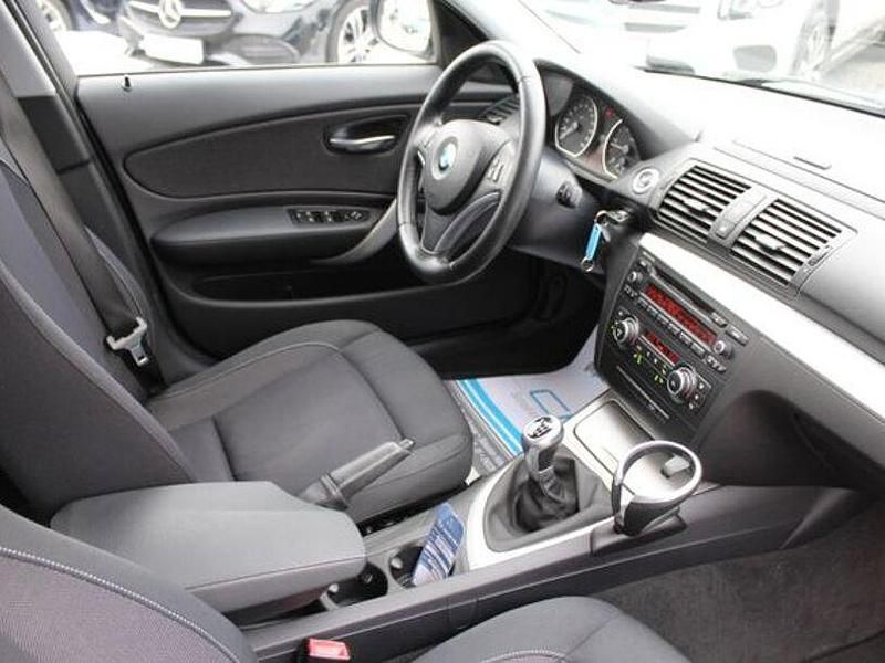 Second-hand BMW 118 Advantage 143 CP (105 kW) 2011 Albastru Hatchback