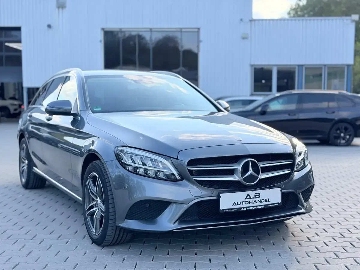 Gebraucht Mercedes C200 Avantgarde 184 PS (135 kW) 2019 Grau Kombi