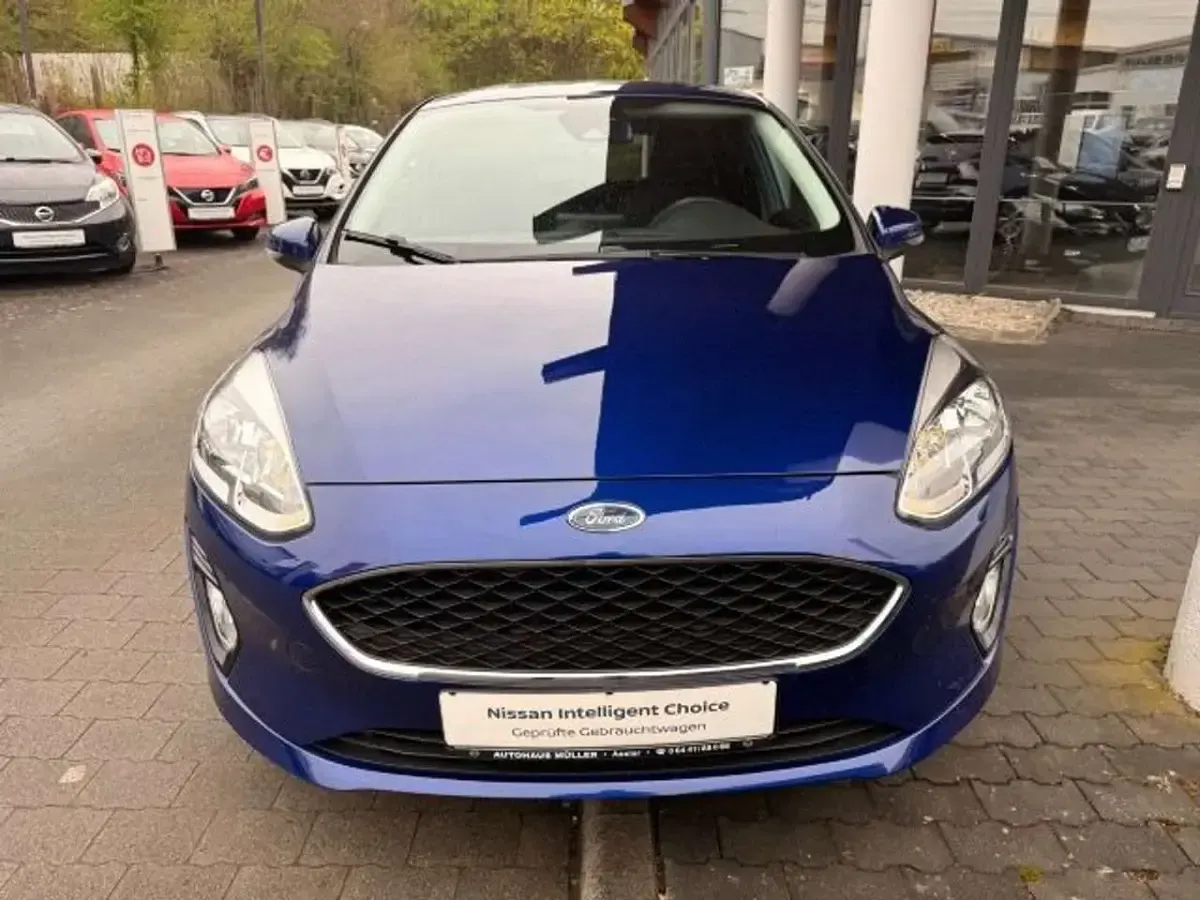 Gebraucht Ford Fiesta Cool & Connect 101 PS (74 kW) 2017 Blau Limousine