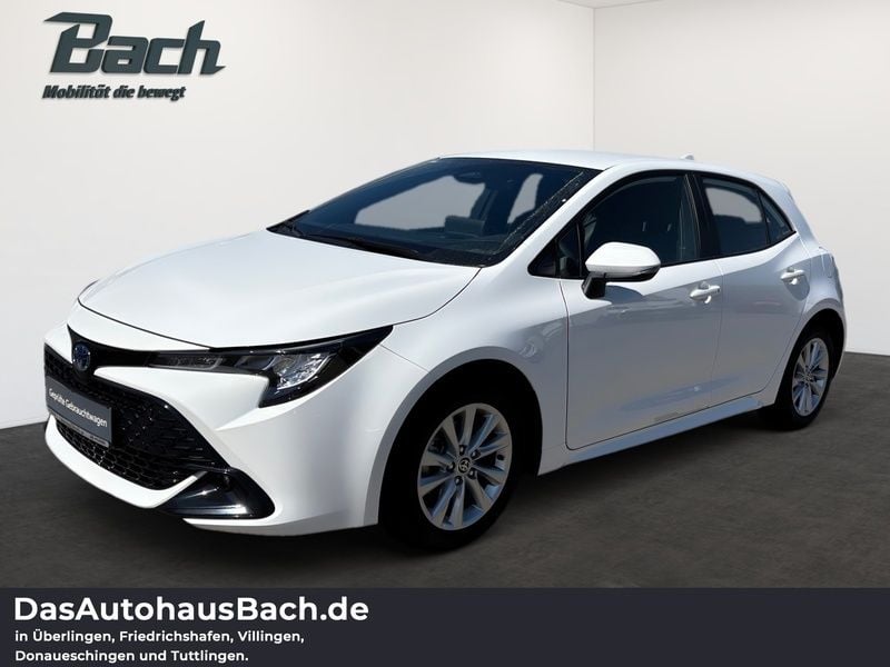 Weiß Gebraucht 2024 Toyota Corolla Business Edition Kleinwagen | 25.480 € (Fairer Preis) - Bild 1/4