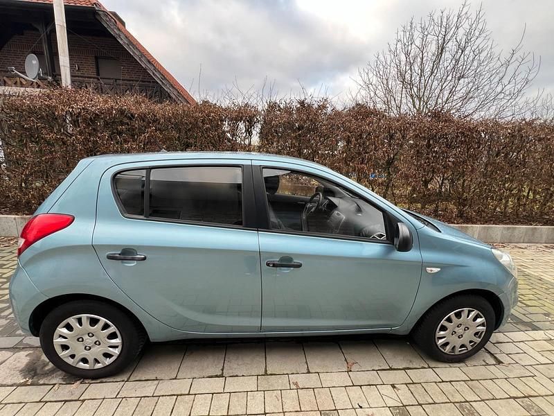 Gebraucht Hyundai i20 75 PS (55 kW) 2008 Blau Limousine