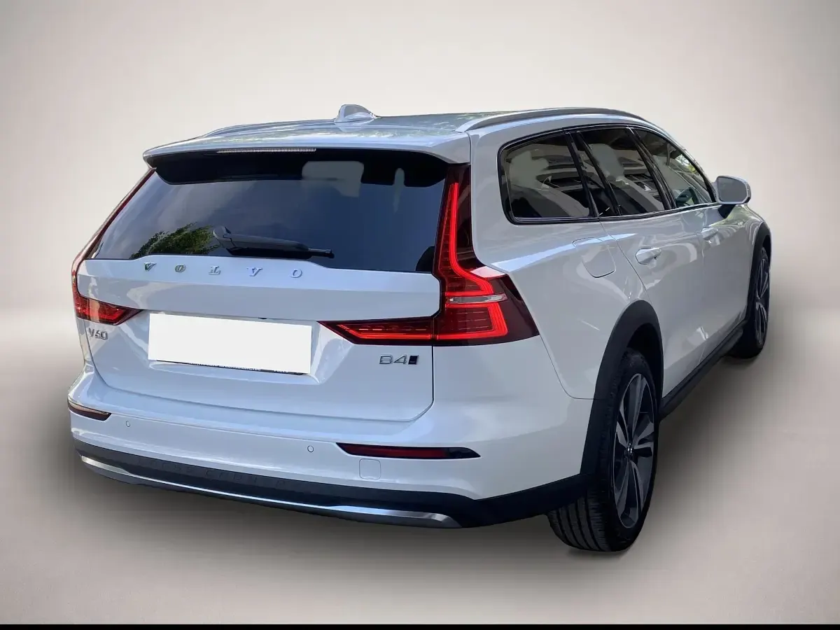 Gebraucht Volvo V60 CC Plus 197 PS (144 kW) 2024 Weiß Kombi