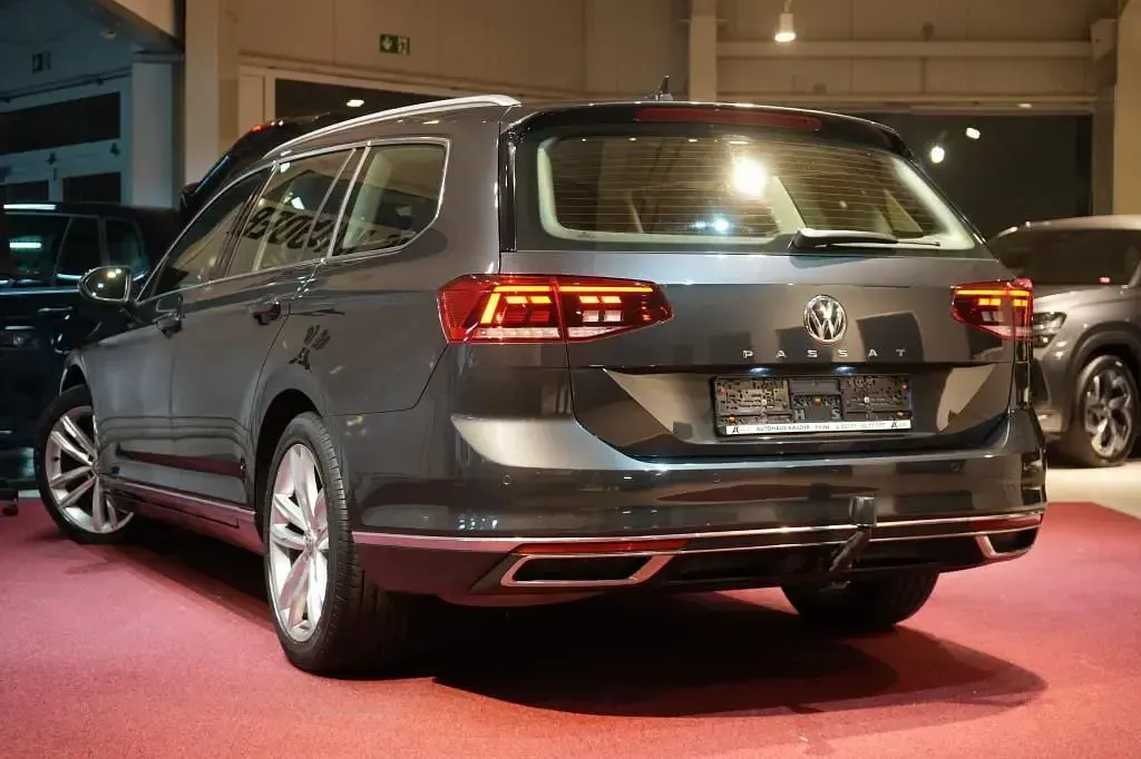 Gebraucht VW Passat Elegance 190 PS (139 kW) 2019 Grau Kombi