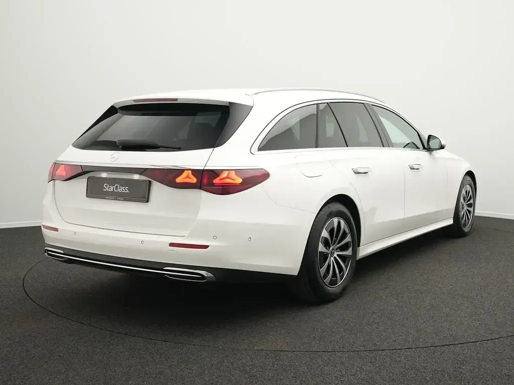 Gebraucht Mercedes E200 204 PS (150 kW) 2025 Weiß Kombi