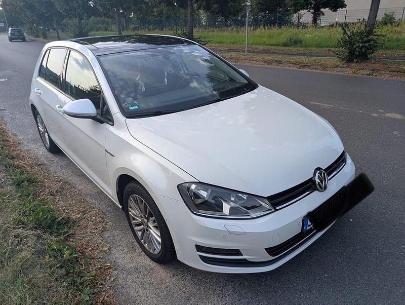 Weiß Gebraucht 2014 VW Golf VII Cup Limousine | 9.799 € (Fairer Preis) - Bild 1/4