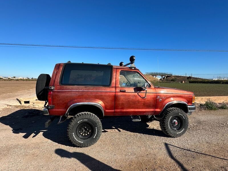 Rot Gebraucht 1989 Ford Bronco SUV | 21.900 € - Bild 1/4
