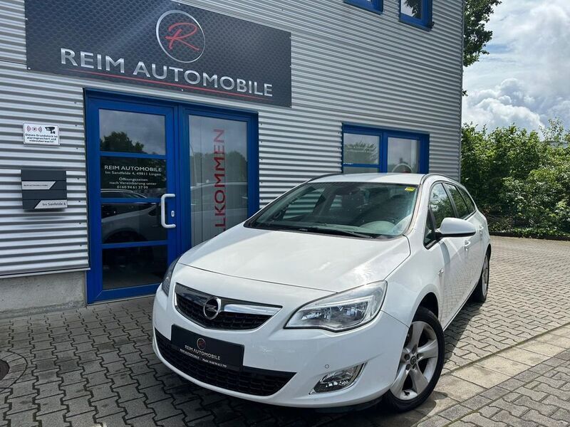 Weiß Gebraucht 2010 Opel Astra Edition Kombi | 1.950 € (Guter Preis) - Bild 1/4