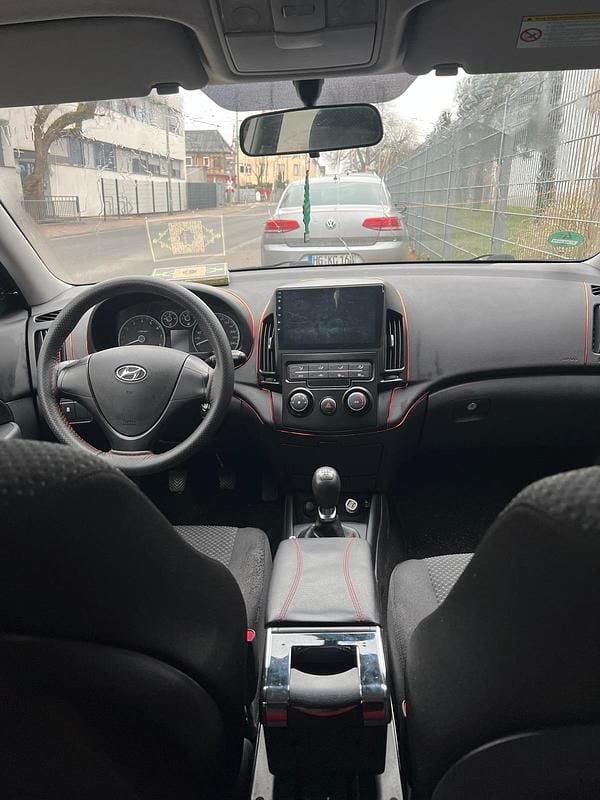 Gebraucht Hyundai i30 Classic 99 PS (72 kW) 2012 Grau Kleinwagen