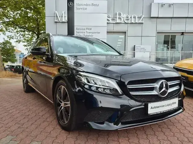 Gebraucht Mercedes C180 156 PS (114 kW) 2020 Schwarz Limousine