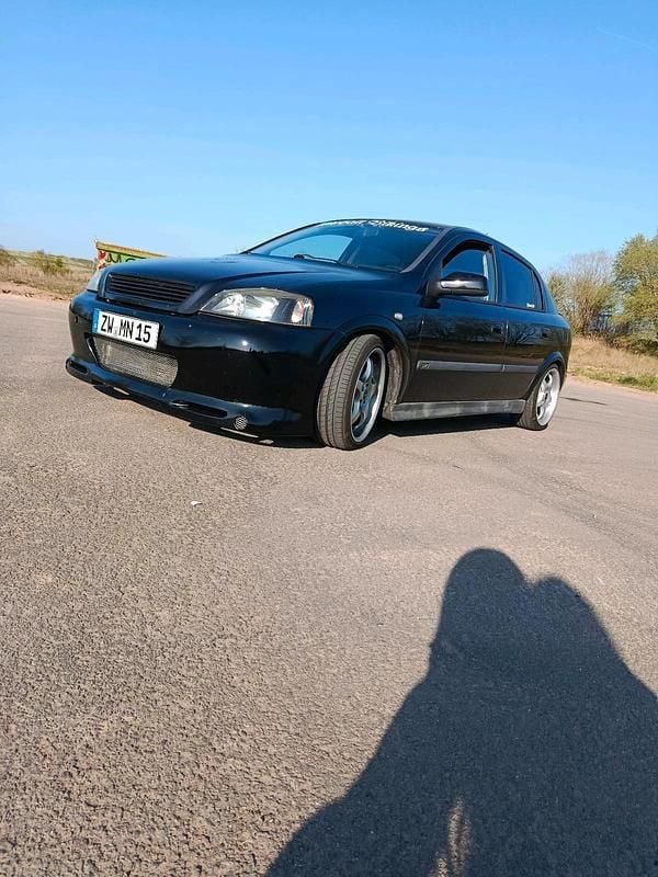 Schwarz Gebraucht 2003 Opel Astra Limousine | 1.900 € (Etwas zu teuer) - Bild 1/3
