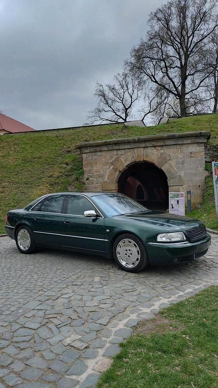 Grün Gebraucht 2002 Audi A8 Limousine | 17.500 € - Bild 1/4