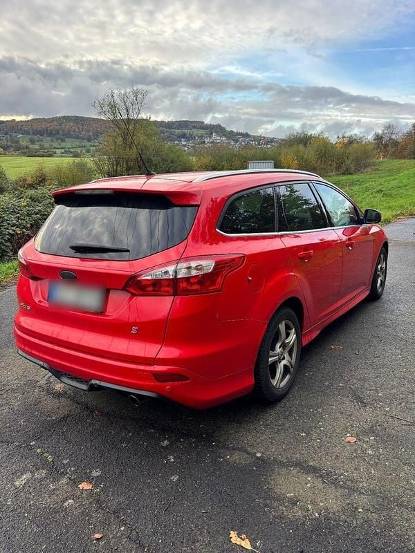 Gebraucht Ford Focus S 150 PS (110 kW) 2013 Rot Kombi