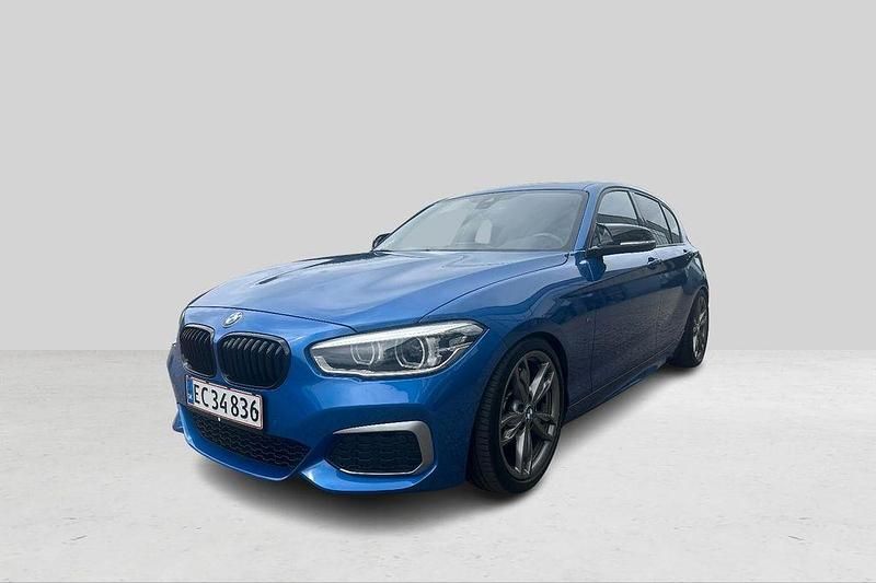 Blau Gebraucht 2017 BMW M140 M Sport Limousine | 25.466 € (Guter Preis) - Bild 1/4