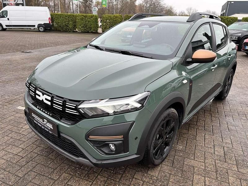 Lichen khaki Neu 2025 Dacia Sandero Extreme Limousine | 20.990 € - Bild 1/4