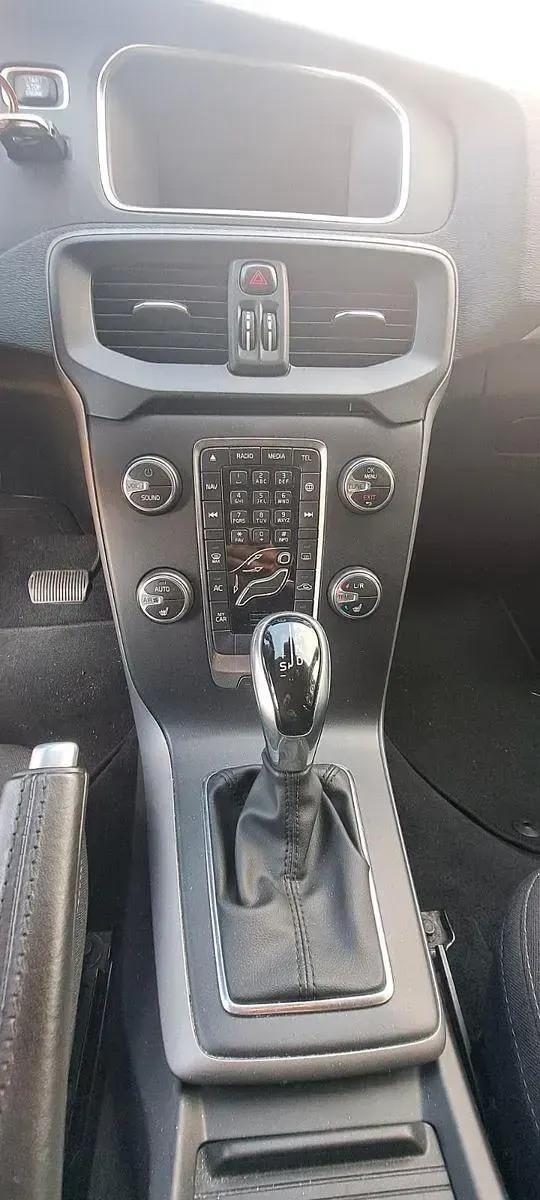 Gebraucht Volvo V40 122 PS (89 kW) 2018 Schwarz Limousine