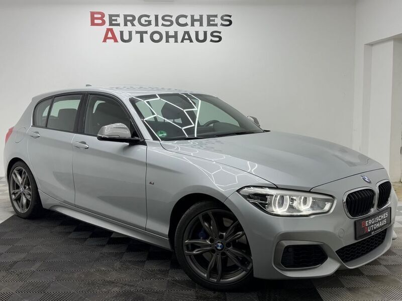 Silber Gebraucht 2017 BMW M140 M Sport Limousine | 25.500 € (Superpreis) - Bild 1/4