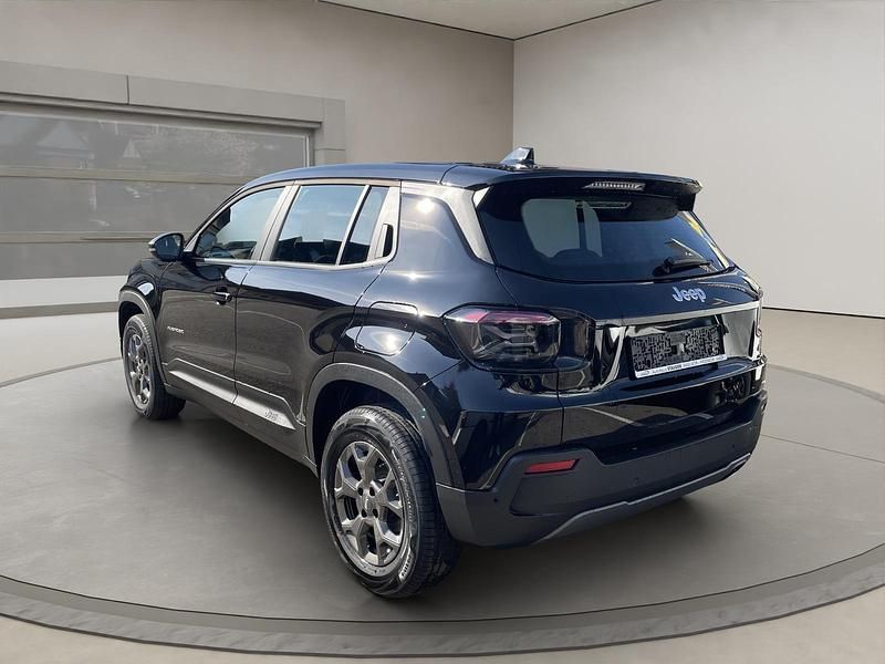 Neu Jeep Avenger Longitude 110 PS (80 kW) 2026 Volcano black SUV