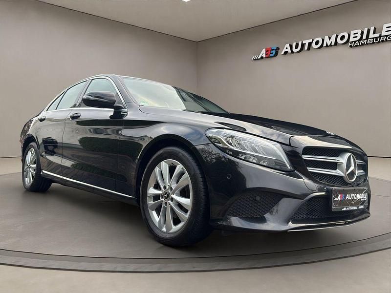 Schwarz Gebraucht 2019 Mercedes C200 Avantgarde Limousine | 18.990 € (Teuer) - Bild 1/4