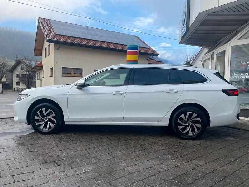 Gebraucht VW Passat Business 150 PS (110 kW) 2025 Pure white Kombi