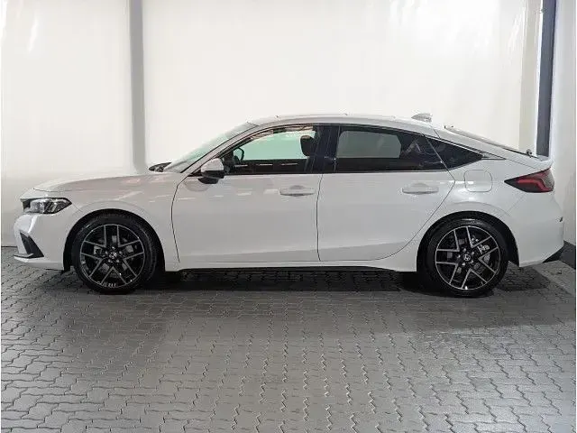 Gebraucht Honda Civic Advance 143 PS (105 kW) 2024 Weiß (metallic) Limousine