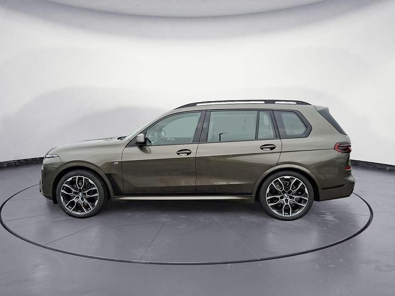 Neu BMW X7 352 PS (258 kW) 2026 Grau SUV