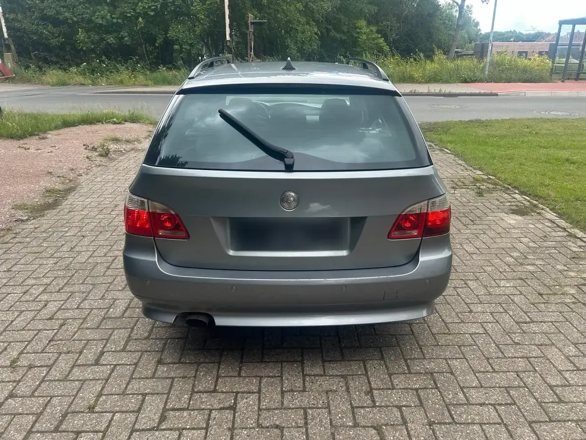 Gebraucht BMW 520 163 PS (119 kW) 2006 Grau Kombi