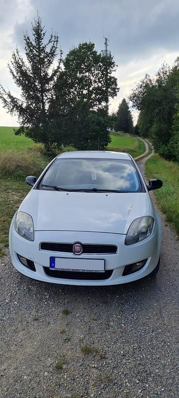 Weiß Gebraucht 2013 Fiat Bravo Kleinwagen | 3.150 € (Fairer Preis) - Bild 1/4