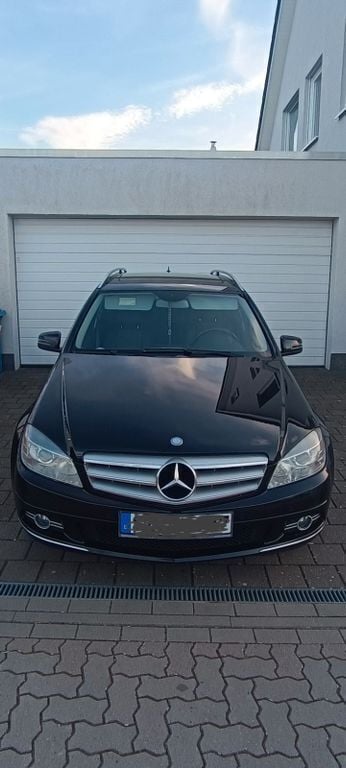 Schwarz Gebraucht 2010 Mercedes 220 Kombi | 7.550 € (Fairer Preis) - Bild 1/4