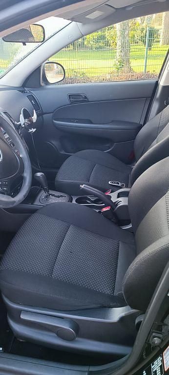 Gebraucht Hyundai i30 Comfort 126 PS (92 kW) 2011 Schwarz Kombi