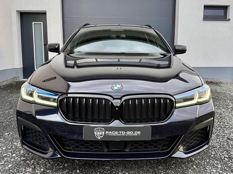 Gebraucht BMW 530 M Sport 286 PS (210 kW) 2021 Carbonschwarz metallic Kombi