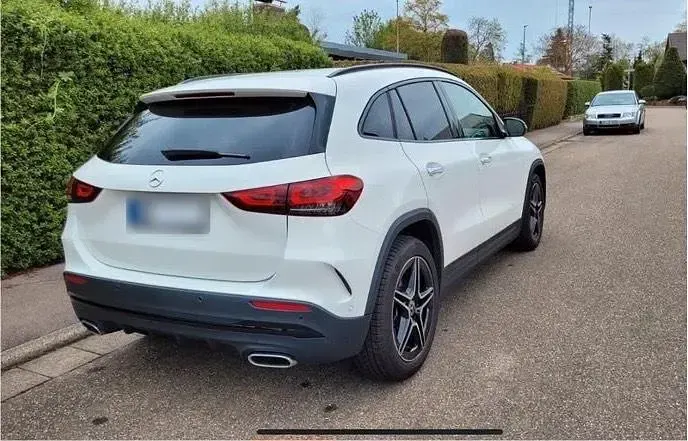 Gebraucht Mercedes GLA200 AMG line 164 PS (120 kW) 2021 Weiß SUV