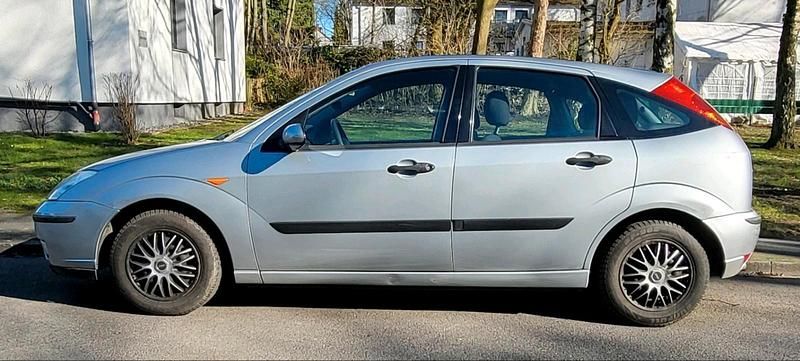Brugt Ford Focus 118 HK (86 kW) 2004 Grå Hatchback