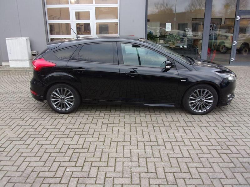 Second-hand Ford Focus ST-Line 150 CP (110 kW) 2017 Negru Berlinǎ