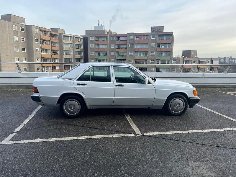 Gebraucht Mercedes 190 122 PS (89 kW) 1991 Weiß Limousine
