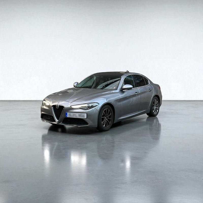 Grau Gebraucht 2017 Alfa Romeo Giulia Super Limousine | 17.900 € (Guter Preis) - Bild 1/4