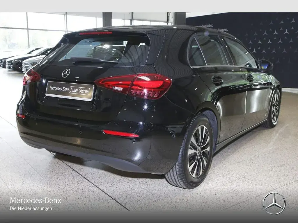 Gebraucht Mercedes A200 Advanced 150 PS (110 kW) 2025 Schwarz Limousine