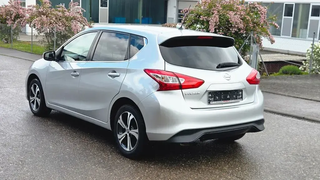 Gebraucht Nissan Pulsar Acenta 116 PS (85 kW) 2018 Silber Kleinwagen