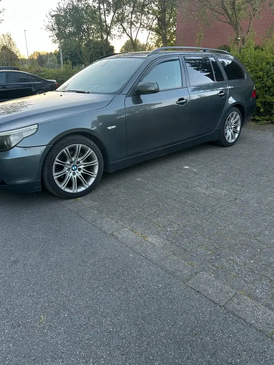 Gebraucht BMW 530 218 PS (160 kW) 2004 Grau Kombi