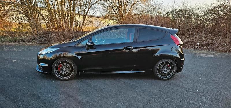 Gebraucht Ford Fiesta ST 182 PS (133 kW) 2015 Schwarz Kleinwagen